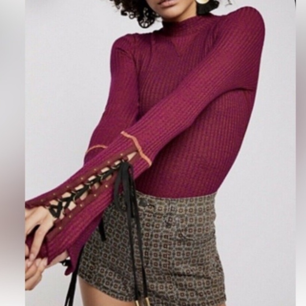 Free People Mountaineer Lace up
Cuff Mock Neck Thermal Top Size M
